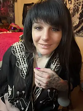 Royal9123 - Help me I need my nails done