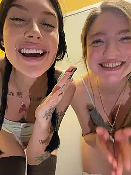 Melissa_crazy - Rita lift up top and bounce her tits 🥵