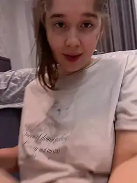 HornyGirlH - NAKED FINGERING IN TICKET SHOW