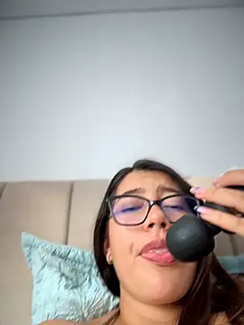 Saracalderon - BIG SQUIRT IN PUBLIC BATHROOM🔥💦💦