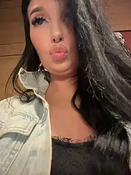 Tisha_Busty - PANTIES ASIDE+rub PUSSY near people KFC