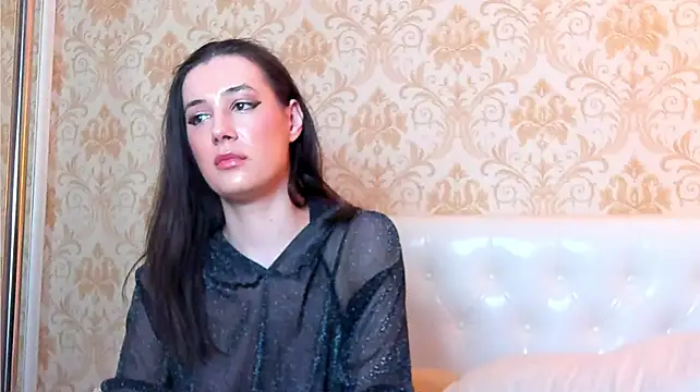 JuliaHunts - Topless Tease !