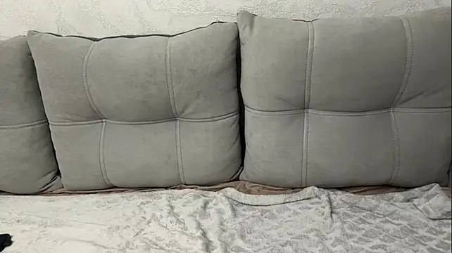 BlushingTask - squuze boobs close cam