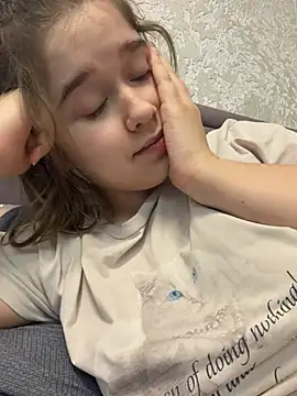 HornyGirlH - NAKED FINGERING IN TICKET SHOW
