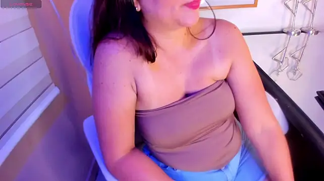 Qlooncita - Spit on boobs