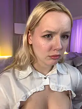 MissBunnyDoll - play w nipples clamps
