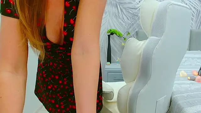 EveLove33 - play with wet pussy