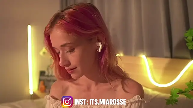 ItsMiaRosee - control toys 5 minutes❤️