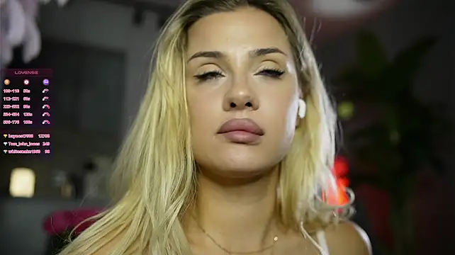 MaryHols - Squeeze my tits close up