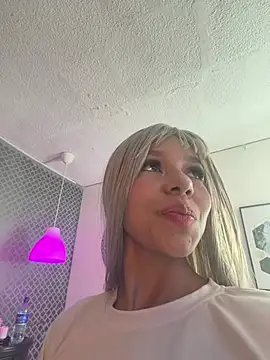 Aleja_bloom - make my big ass red