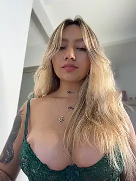 Amanda-medrano1 - Show mi boobs and dance
