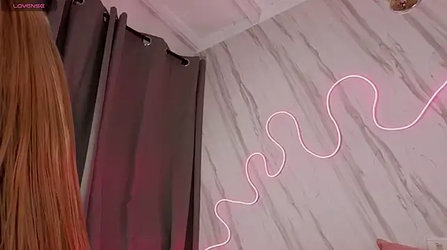 Zaraquiinn - NAKES AND DOGGY NOW