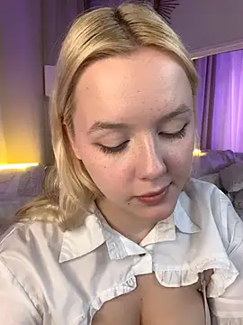 MissBunnyDoll - play w nipples clamps