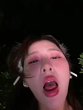 Nidekikibabe-2026 - 今晚小树林户外凸点炮机、羊刺圈强烈刺激喷水～今年仅此一日户外树林直播哦～