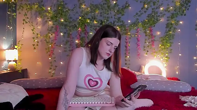 FLEXELLINA - Suck my finger close to cam