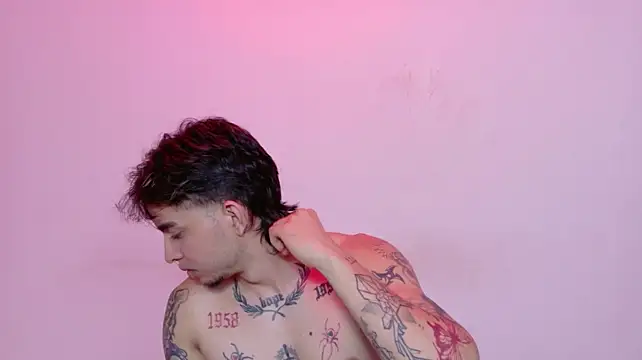 AliceandMax - BITS HER NIPPLES HARD