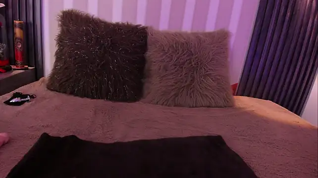 Jenay_Rosse - Twerking + oil on my ass🍑