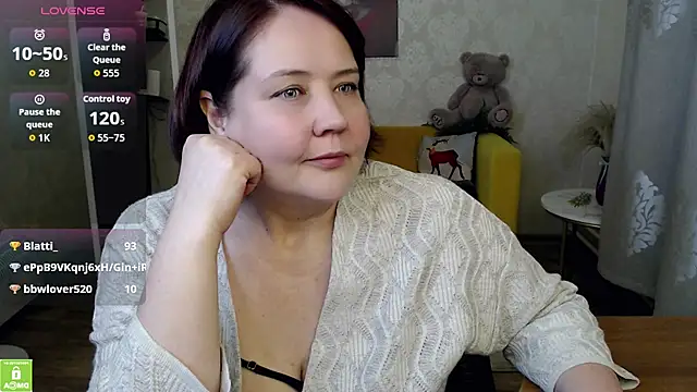 QUEEN02030 - hand in panties