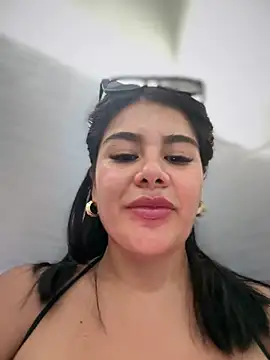 Issane_Peru - Ged naked and play pussy