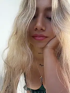 Amanda-medrano1 - Show mi boobs and dance