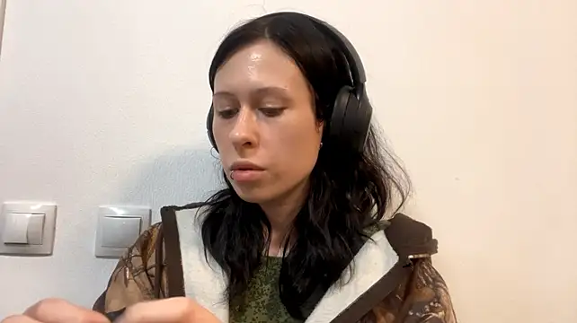 AteEtonian - eye contact 1min