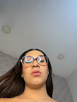 GabbyVoss - RUB PUSSY UNDER PANTY! 🙈