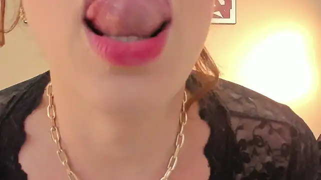 LuciaMiller - spread and rub my pussy