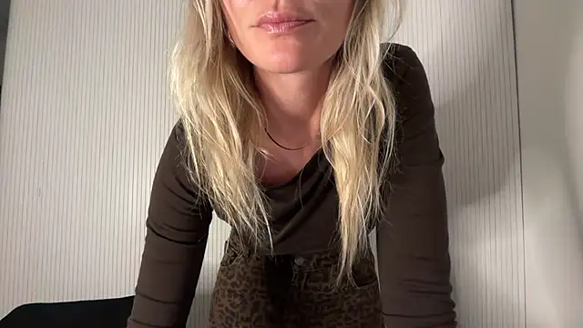 Milla__one - blazer with no bra ;)