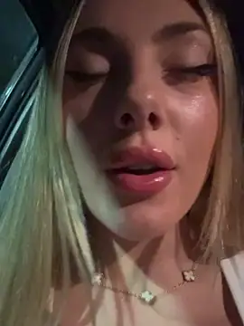 FrancescaNappi - Show Boobs (MOSTRACI LE TETTE)
