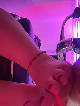 Madii__Smith - He loves my feet, be a good master