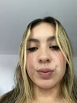 Cloee_Rainbow1 - 2 finger in my pussy 🤤💦