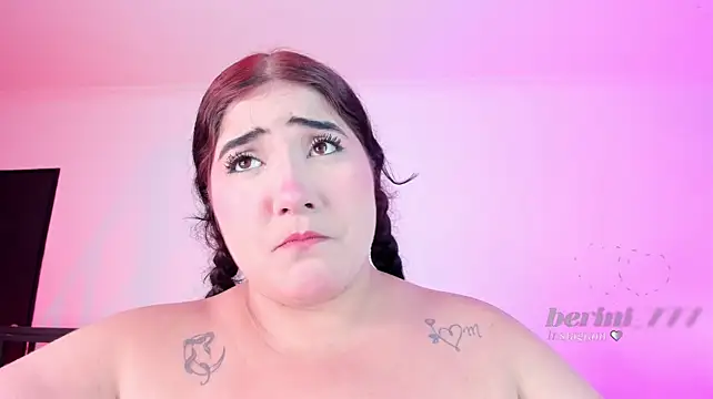 AmberiniHoffman - play with my nipples