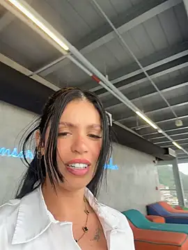 Rafaellaz - Mostrar peitos no hotel