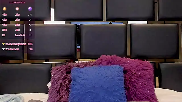 DanielaCapriles - Nipples squeeze and spanks