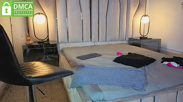 MAISE_HILL1 - PLAY PUSSY + ZOOM