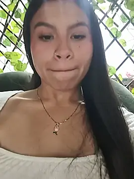 Nicky_11 - Off bra in bar public