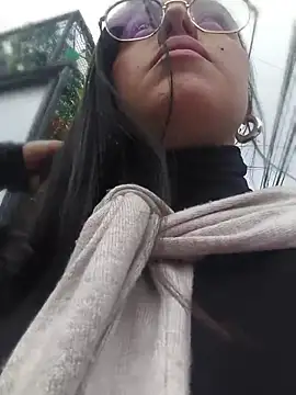 Luna_Rose1 - Remove blouse in a public place