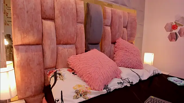 Charlotte_Ice1 - ZOOM OT - OPEN ASS
