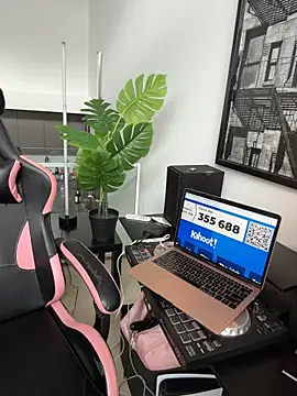 Your_Paris - Suck dildo? Slopppy.