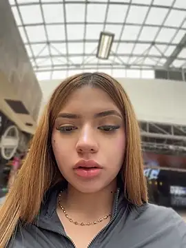 ChloeCollins__ - SQUIRT IN PUBLIC BATHROOM💦