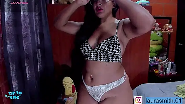 Laura_smith0 - ATM SHOW WITH DILDO