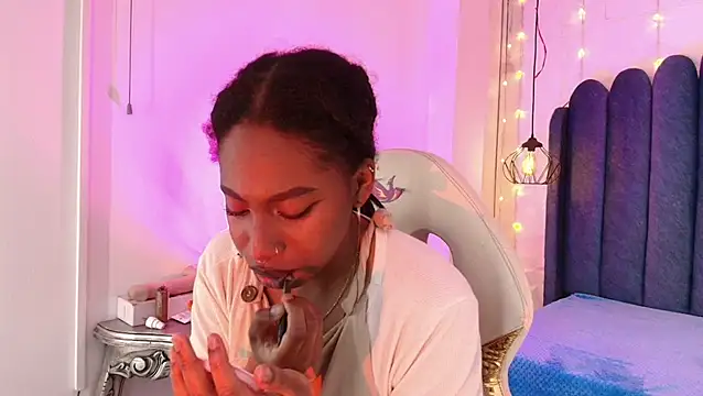 Queen_perla_ - spank ass