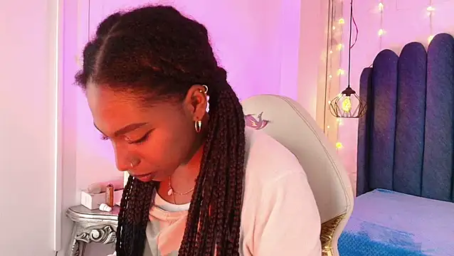 Queen_perla_ - spank ass
