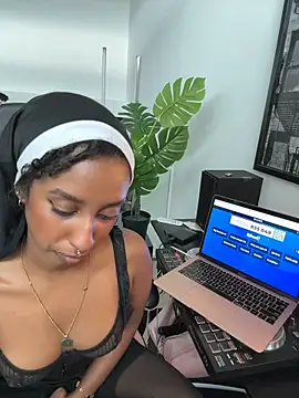 Your_Paris - Suck dildo? Slopppy.