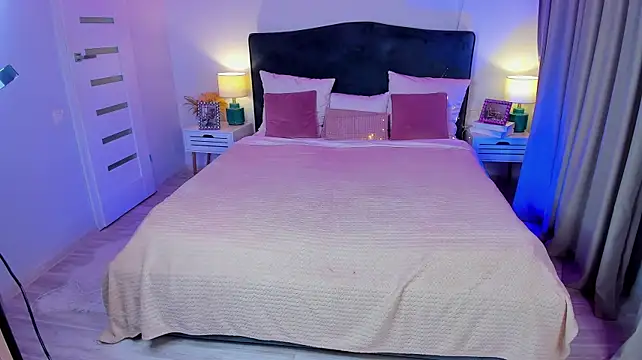 IsabelMilf - finger ass