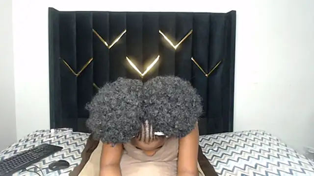 EbonyPoisonCunt - Cling Oiled up ASS
