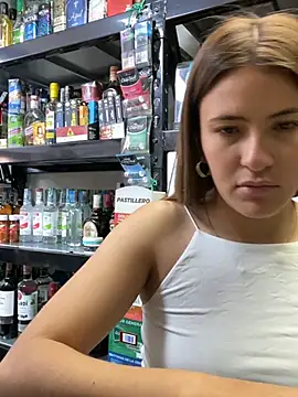Andrea_19blonde - Zoom asshole in store