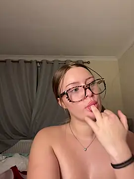 Cherryrosealiee - flash boobs