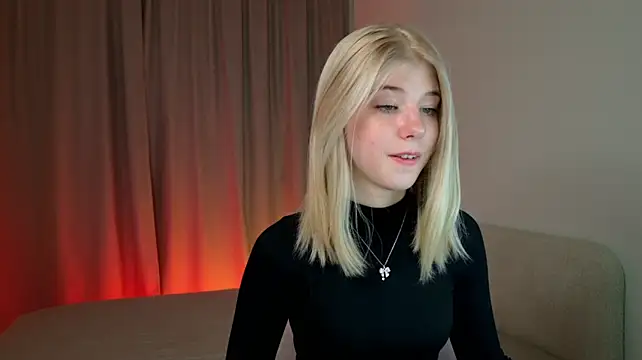Bella_amory - big dildo in anal 5 cm