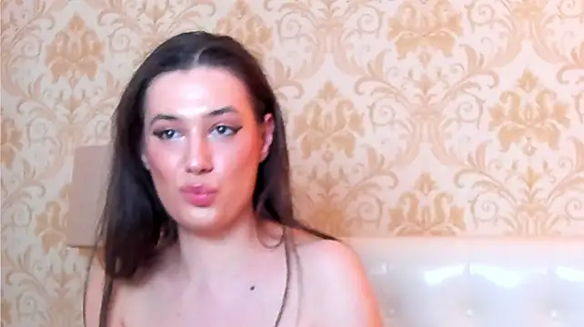 JuliaHunts - Topless Tease !